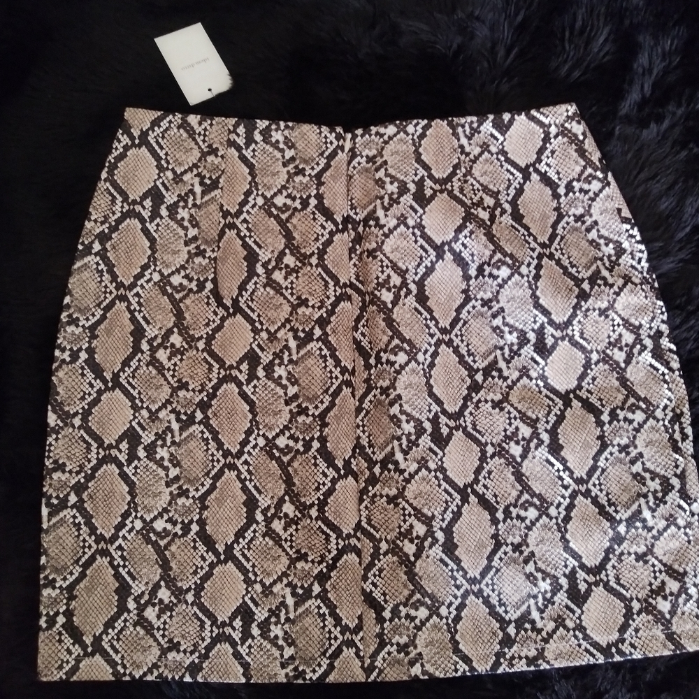 Mini Skirt - Picture 2 of 7